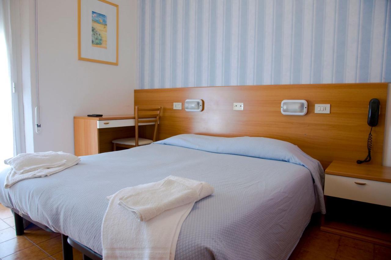 Hotel Maris Stella Риччоне Экстерьер фото