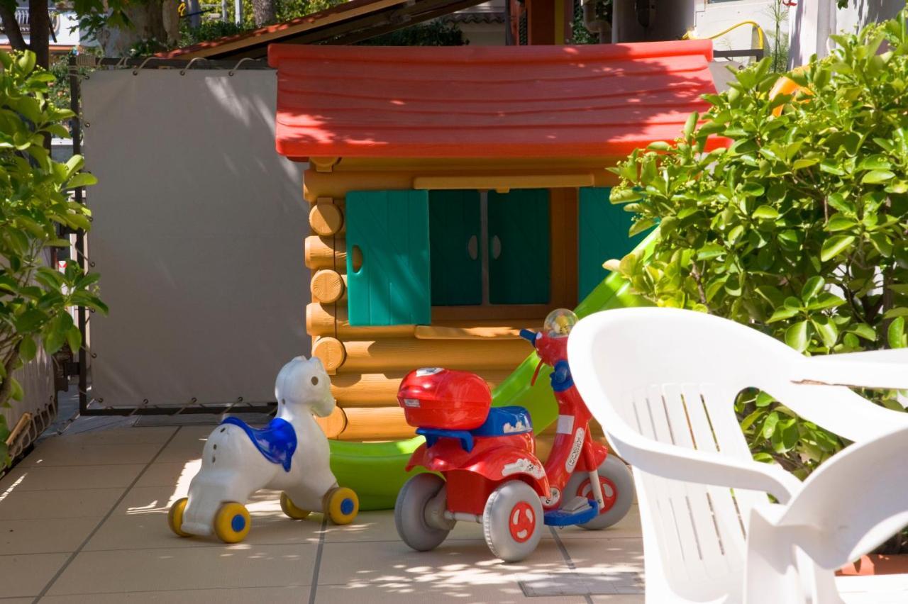 Hotel Maris Stella Риччоне Экстерьер фото