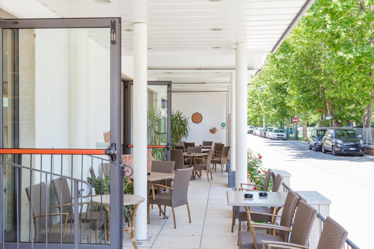 Hotel Maris Stella Риччоне Экстерьер фото